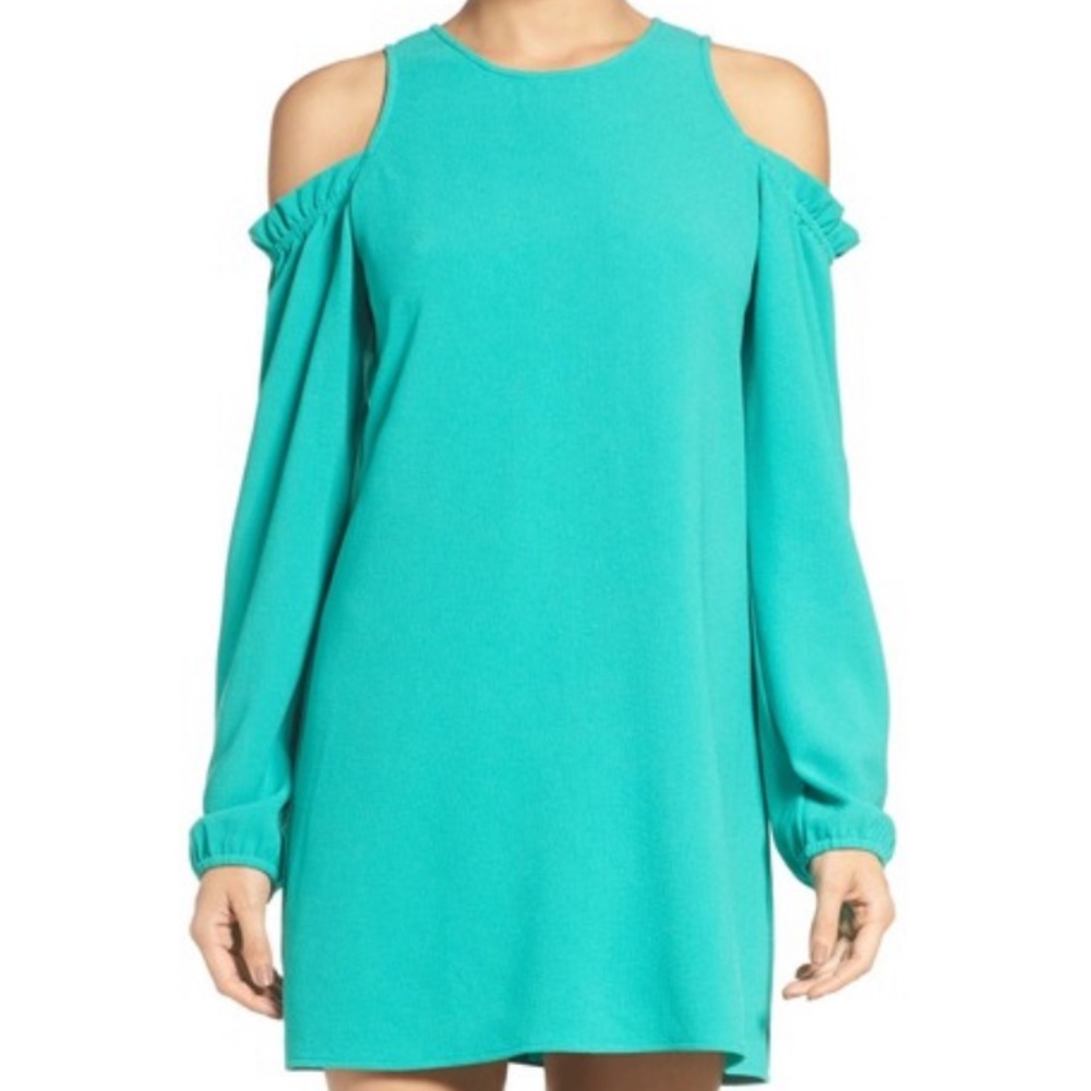 Charles Henry Cold shoulder shift dress